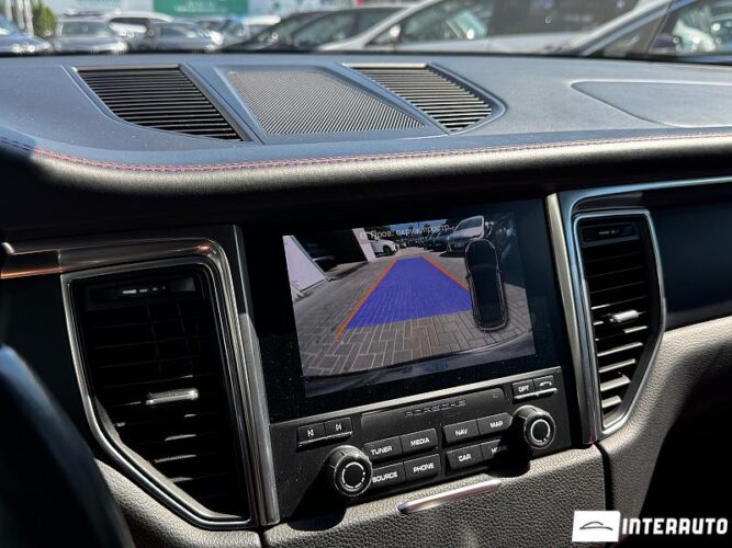 Porsche Macan 42 interauto-car
