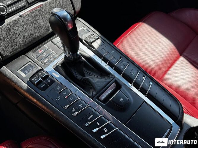 Porsche Macan 43 interauto-car