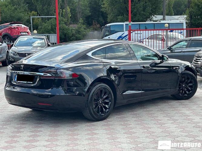 Tesla Model S 34 interauto-car