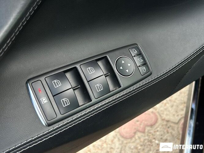 Tesla Model S 37 interauto-car