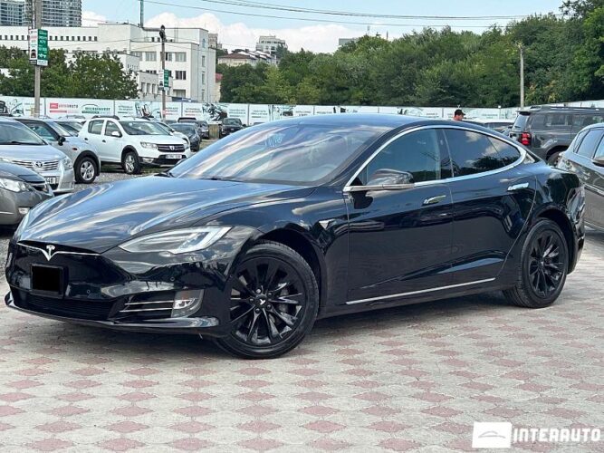 Tesla Model S 32 interauto-car