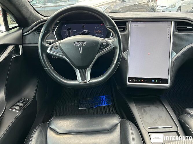Tesla Model S 38 interauto-car