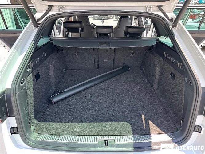 Skoda Superb 47 interauto-car