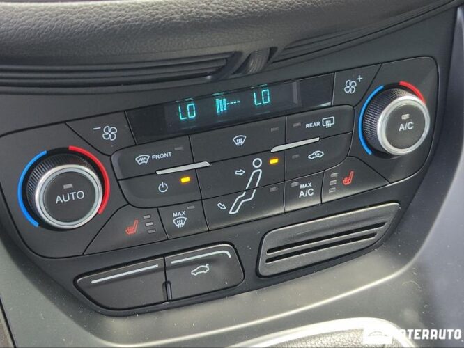 Ford Grand C-MAX 42 interauto-car