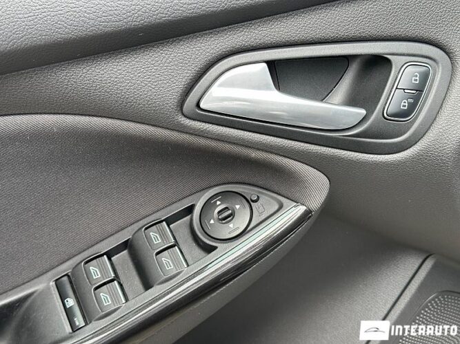 Ford Focus 43 interauto-car
