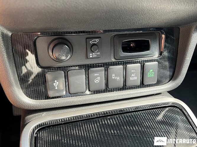 Mitsubishi Outlander 49 interauto-car