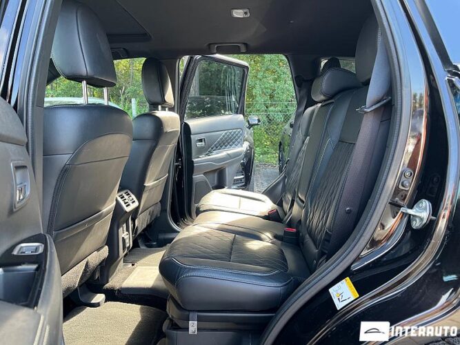 Mitsubishi Outlander 53 interauto-car