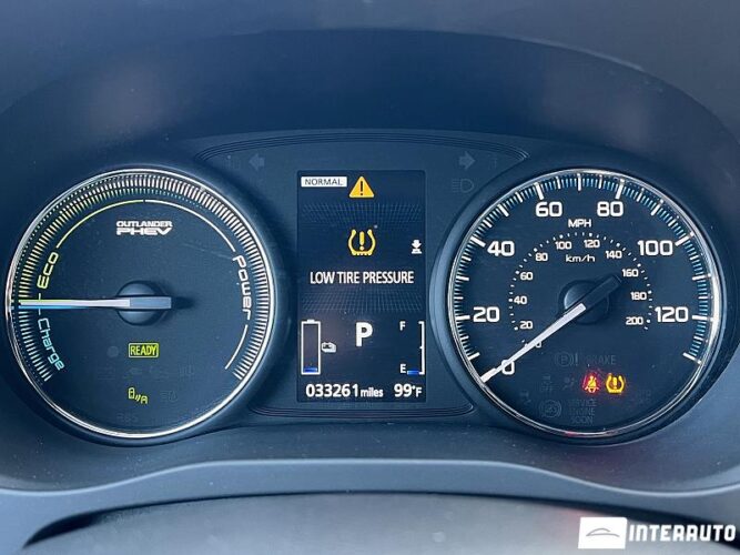 Mitsubishi Outlander 43 interauto-car