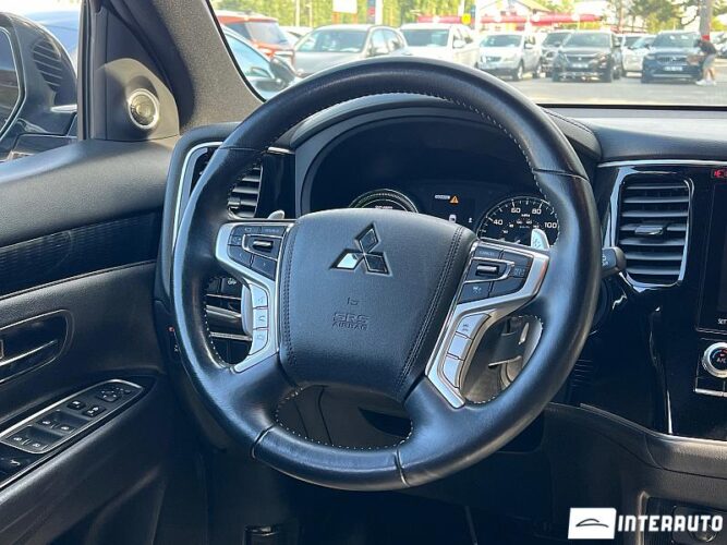 Mitsubishi Outlander 42 interauto-car