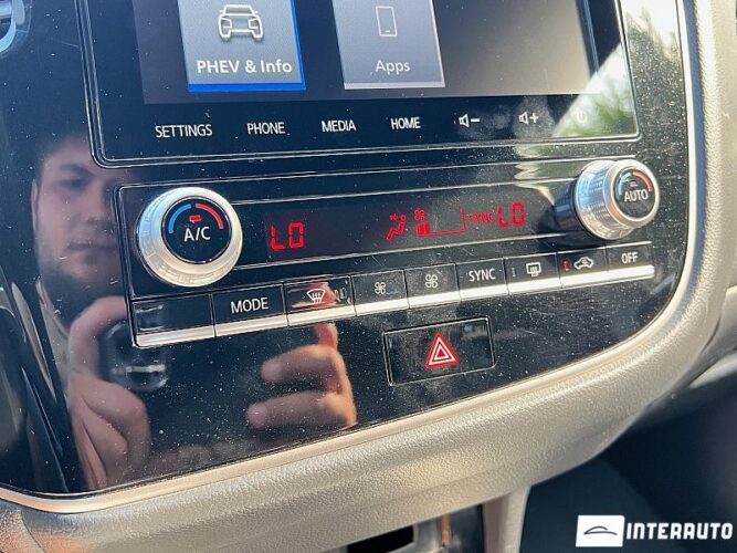 Mitsubishi Outlander 48 interauto-car