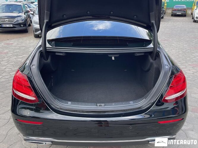 Mercedes E 220 37 interauto-car