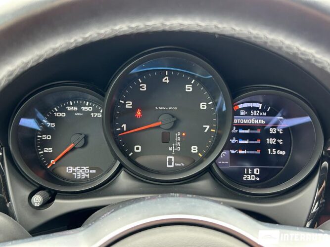 Porsche Macan 46 interauto-car