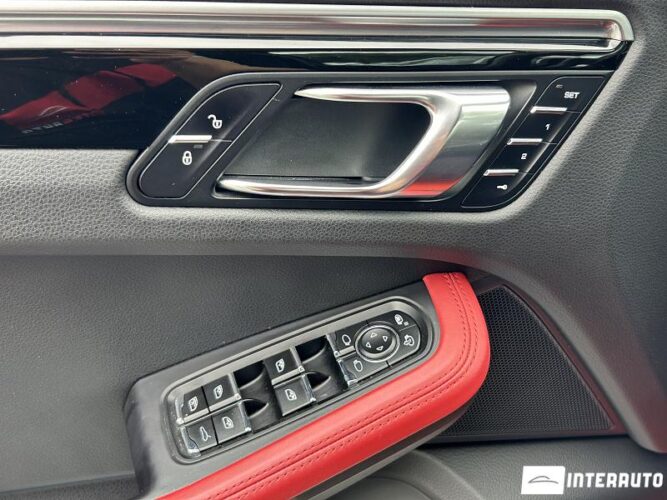 Porsche Macan 40 interauto-car