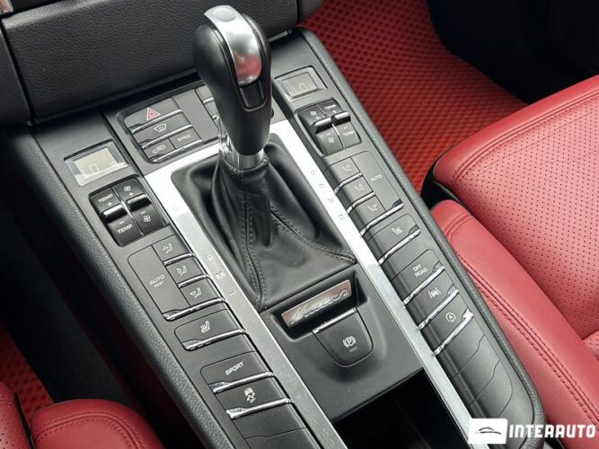 Porsche Macan 48 interauto-car