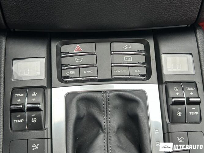 Porsche Macan 49 interauto-car