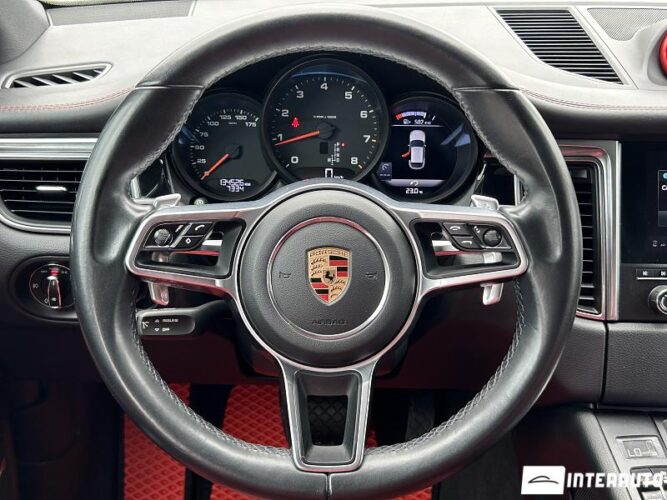 Porsche Macan 44 interauto-car