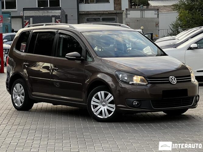 Volkswagen Touran 2013 doar la InterAuto