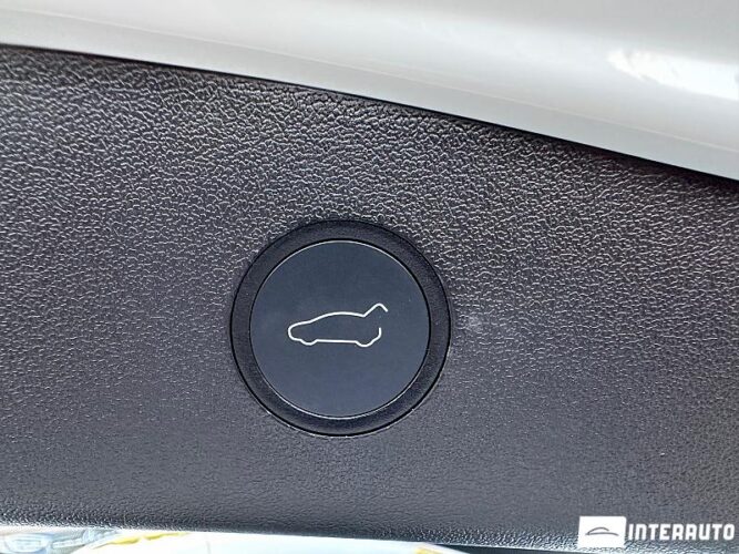 Tesla Model 3 44 interauto-car