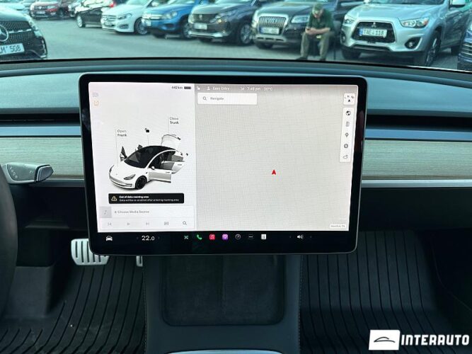 Tesla Model 3 37 interauto-car