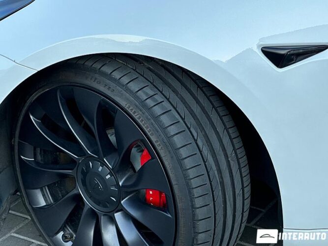 Tesla Model 3 46 interauto-car