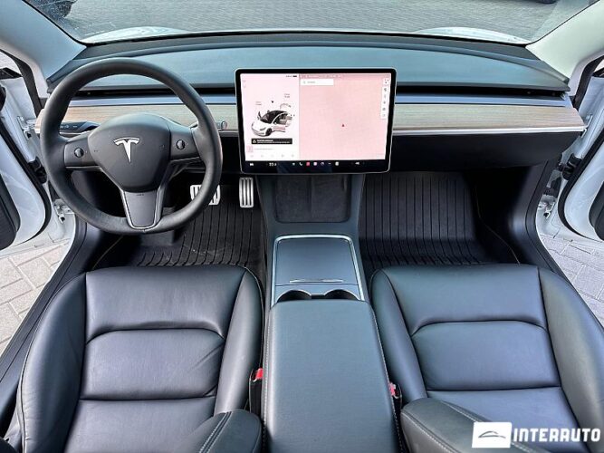 Tesla Model 3 35 interauto-car