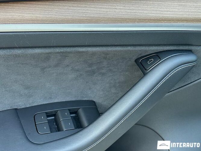 Tesla Model 3 45 interauto-car