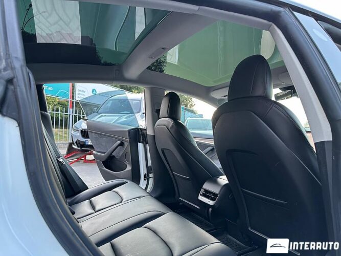 Tesla Model 3 42 interauto-car