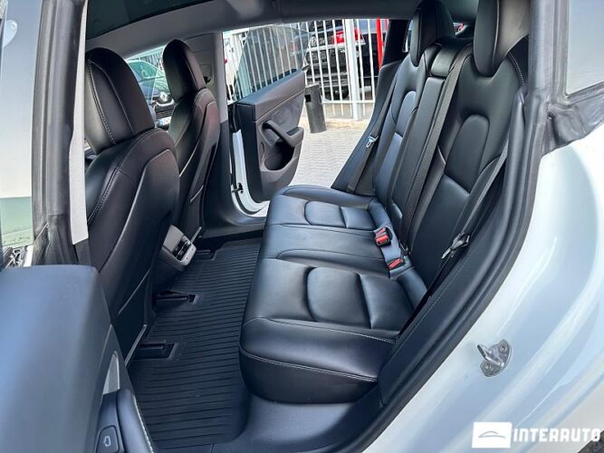 Tesla Model 3 34 interauto-car