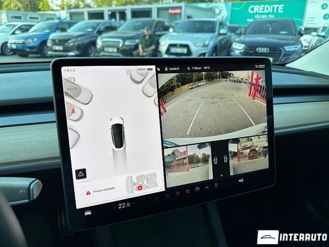 Tesla Model 3 38 interauto-car