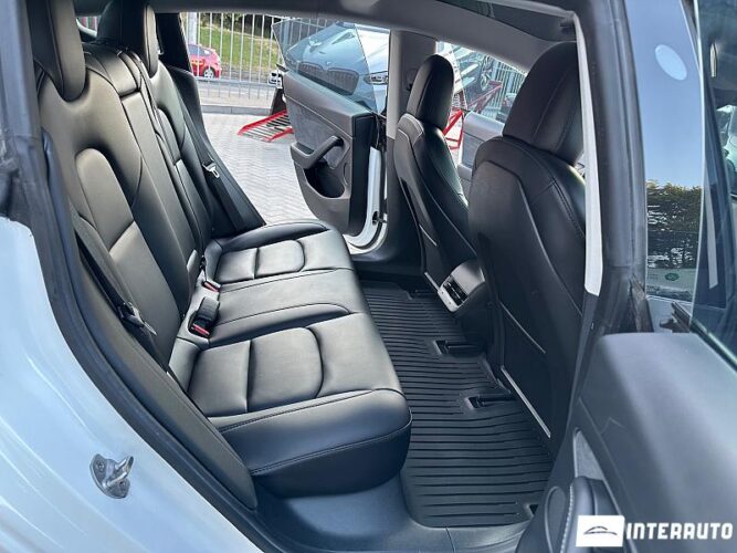 Tesla Model 3 40 interauto-car