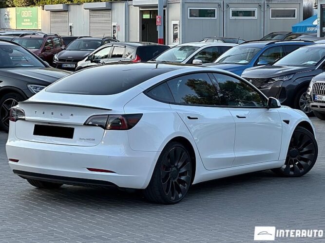 Tesla Model 3 31 interauto-car