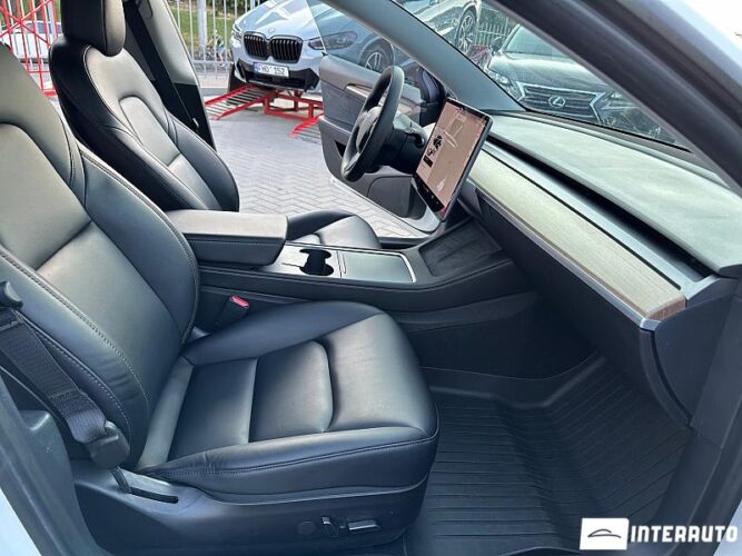 Tesla Model 3 41 interauto-car