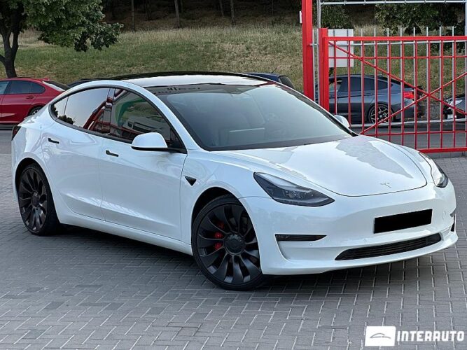 Tesla Model 3 32 interauto-car