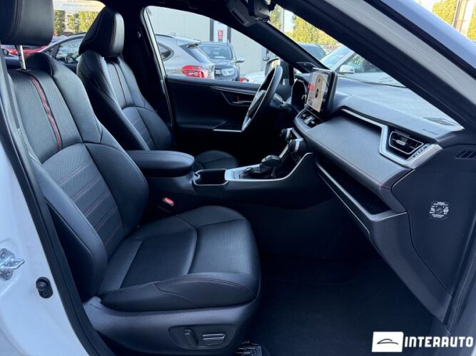 Toyota Rav-4 Plug-In Hybrid 48 interauto-car