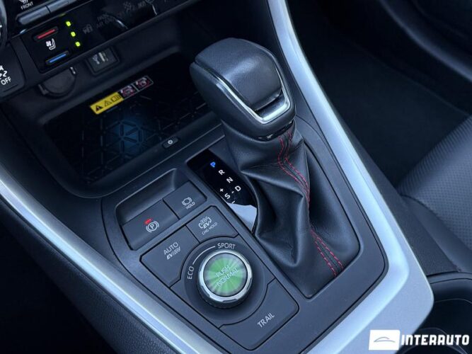 Toyota Rav-4 Plug-In Hybrid 47 interauto-car