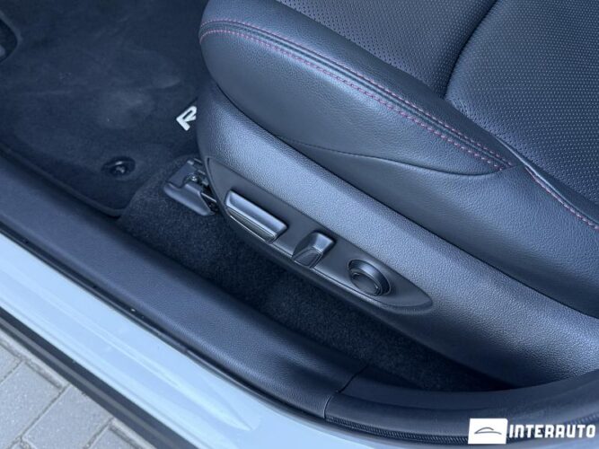 Toyota Rav-4 Plug-In Hybrid 41 interauto-car