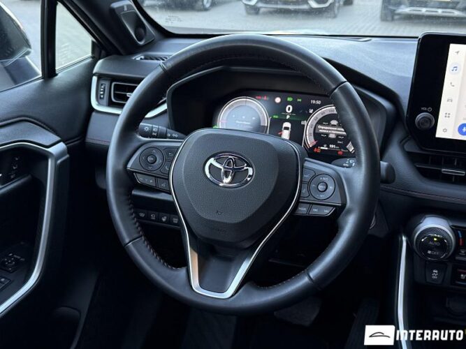 Toyota Rav-4 Plug-In Hybrid 43 interauto-car