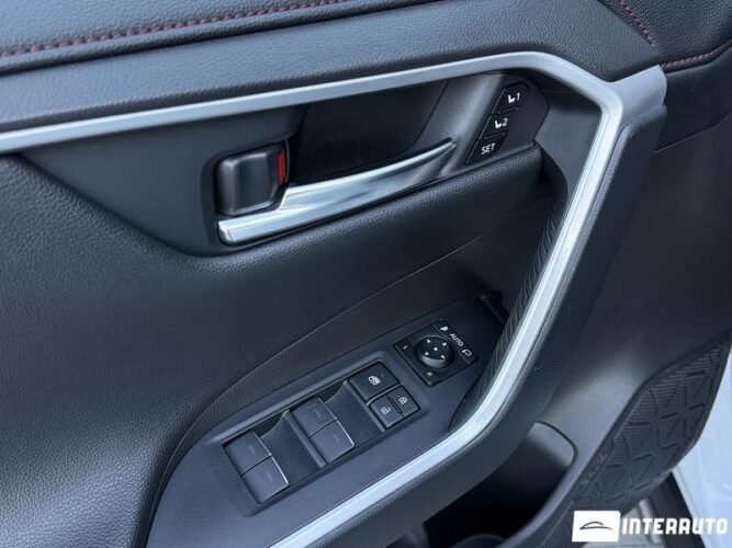 Toyota Rav-4 Plug-In Hybrid 39 interauto-car