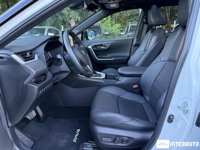 Toyota Rav-4 Plug-In Hybrid 38 interauto-car