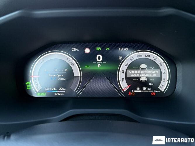 Toyota Rav-4 Plug-In Hybrid 44 interauto-car