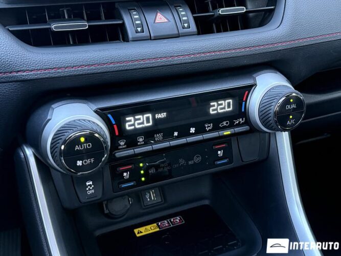 Toyota Rav-4 Plug-In Hybrid 46 interauto-car