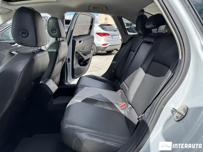 Volkswagen Jetta 44 interauto-car