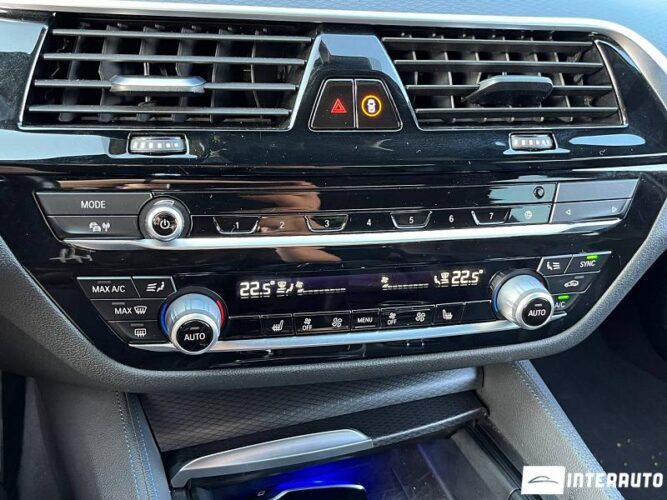 BMW 530e 44 interauto-car