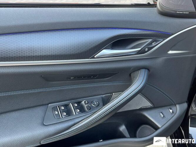 BMW 530e 35 interauto-car