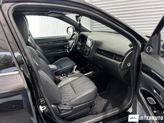 Mitsubishi Outlander 50 interauto-car