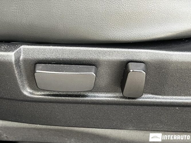 Mitsubishi Outlander 47 interauto-car