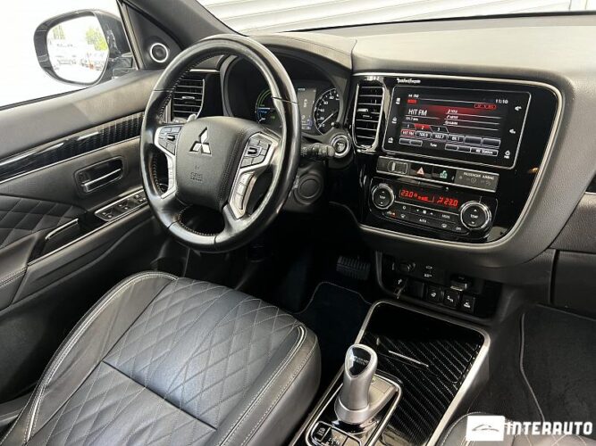 Mitsubishi Outlander 49 interauto-car