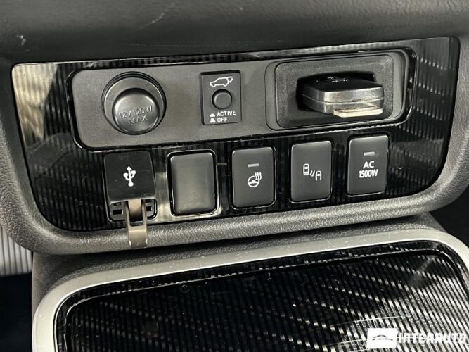 Mitsubishi Outlander 43 interauto-car