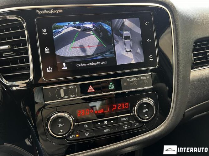 Mitsubishi Outlander 42 interauto-car