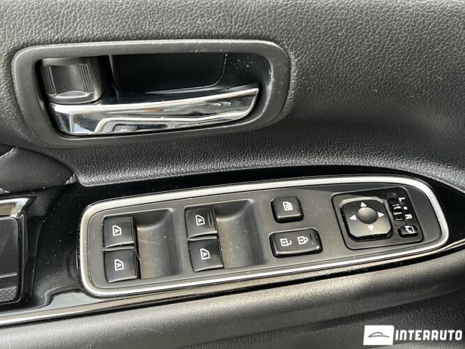 Mitsubishi Outlander 46 interauto-car